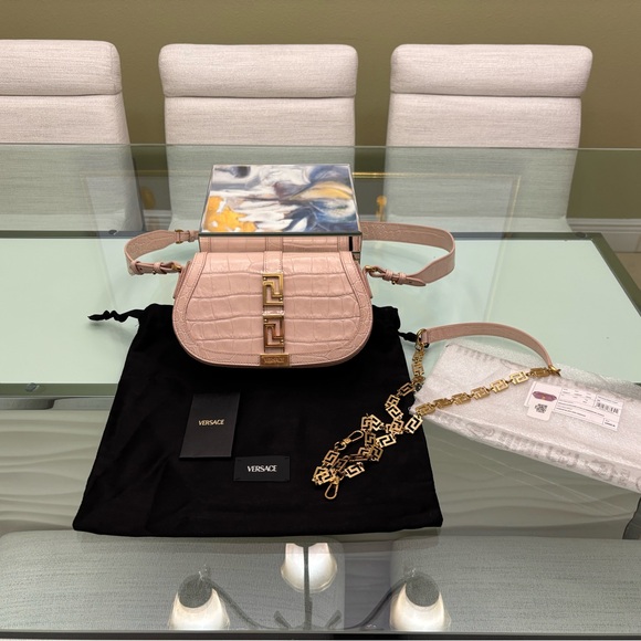 Authentic NWT Versace Blush Croc-Embossed Leather Shoulder Bag w/ Gold Hardware - Picture 2 of 12